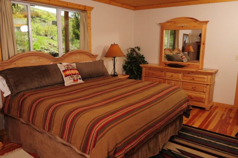 Lodging Rooms at Bull Hill Guest Ranch in Washington