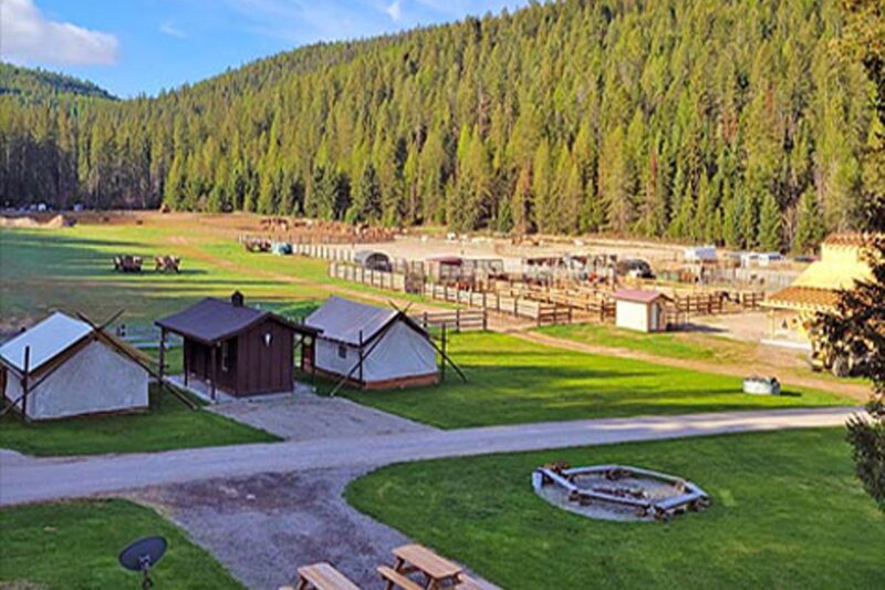 Outside dinning at Bar W Guest Ranch in Montana